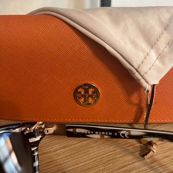 Tory Burch sunglasses - Picture 4 of 5
